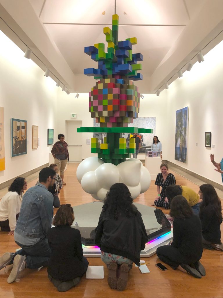 Estudiantes del curso de referencia del profesor Suárez visitan el Museo de Arte de Puerto Rico